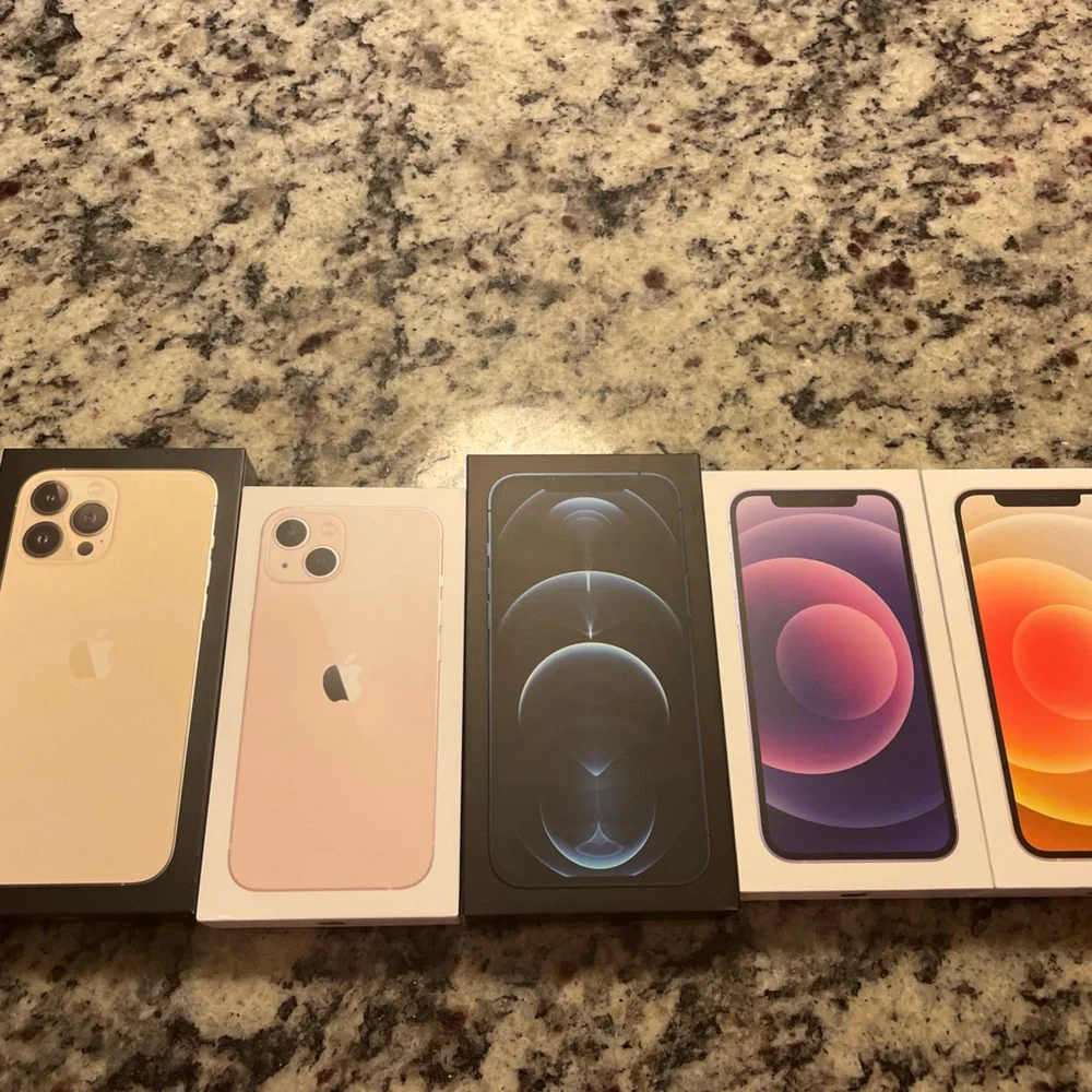 NOT IPHONES THEY ARE BOXS - Picture 1 of 6